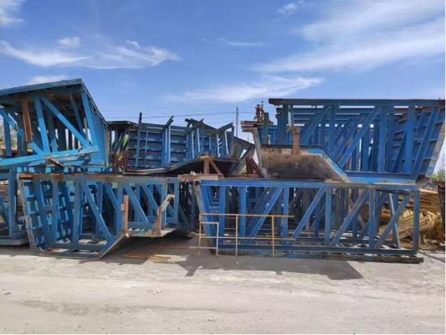 标的：废模板一批