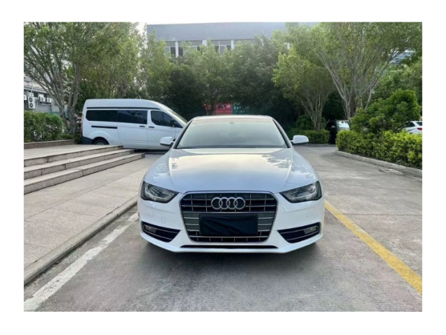 奥迪A4L2013款35TFSI一辆