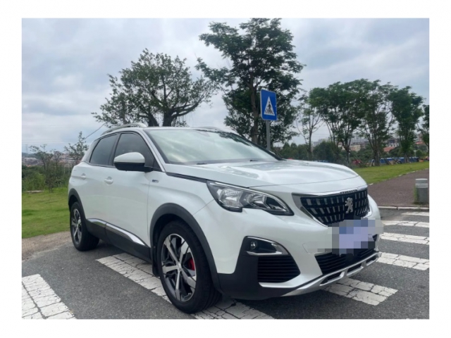 标致4008 2018款精英版一辆