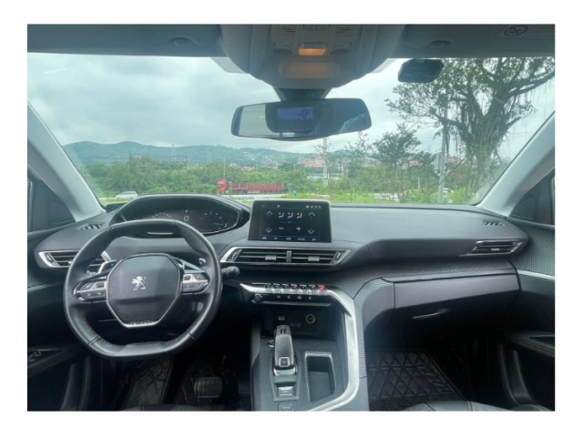 标致4008 2018款精英版一辆