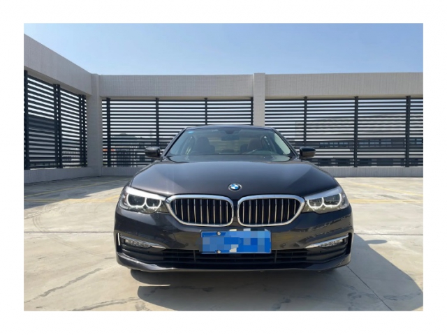 宝马5系2018款528Li特别版一辆