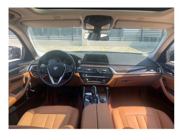 宝马5系2018款528Li特别版一辆