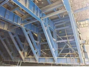 标的：废模板一批