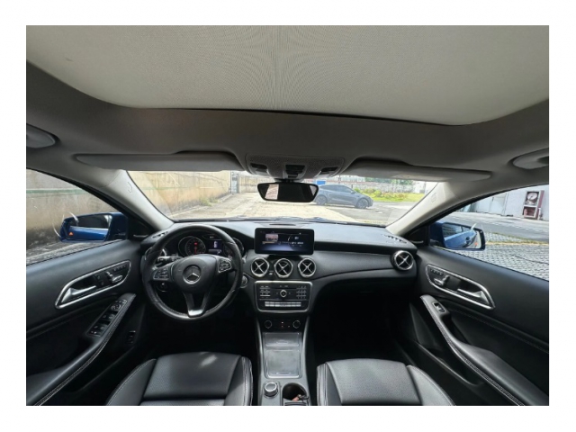 奔驰2018款GLA200一辆