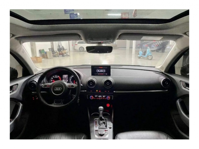 奥迪A3 Limousine 35 TFSI2016款一辆