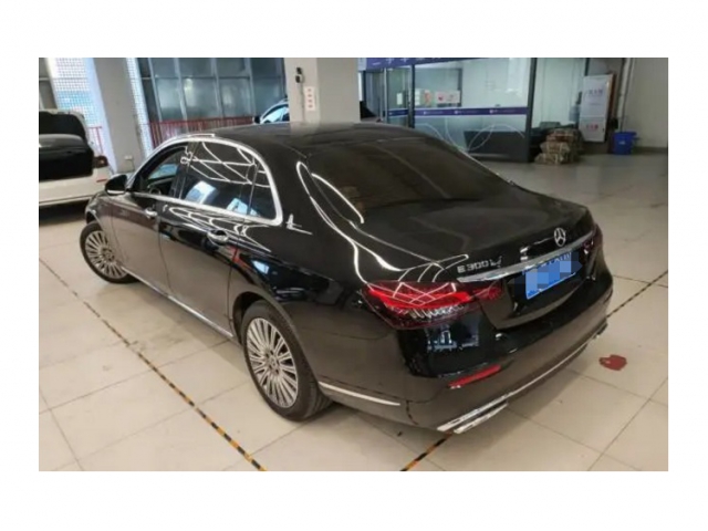 奔驰E级2023款一辆
