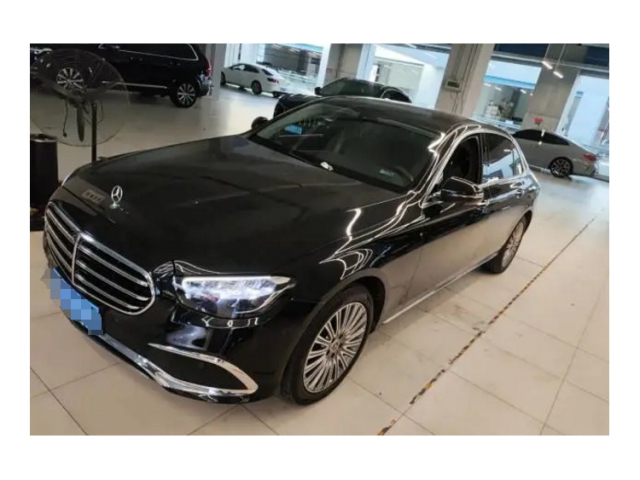 奔驰E级2023款一辆