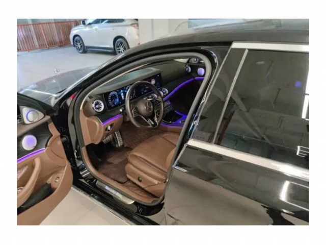 奔驰E级2023款一辆