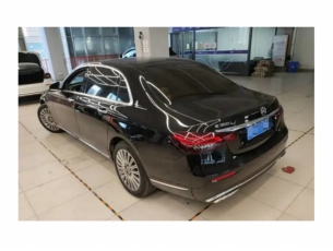 奔驰E级2023款一辆