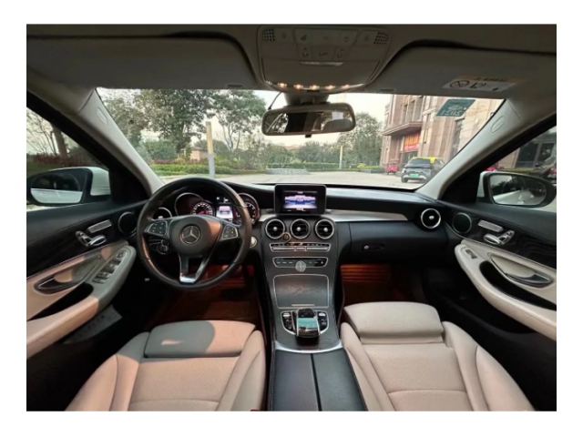 奔驰C 2015款200L一辆