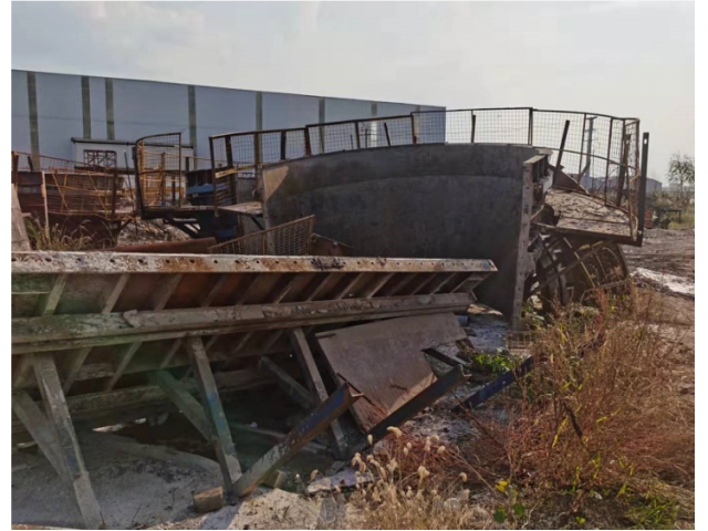 标的：废模板一批