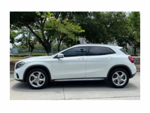 奔驰 GLA 2018款 GLA 200 一辆