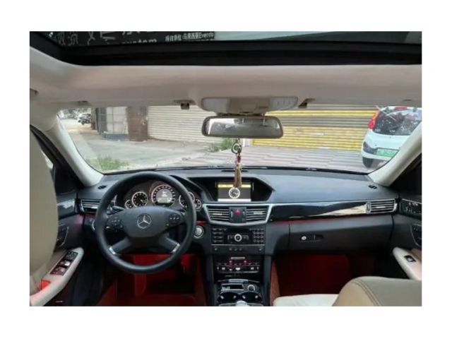 奔驰 E级 2011款 E 300 L 时尚尊贵型一辆