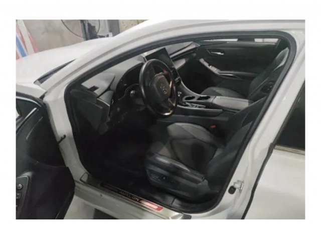 丰田 亚洲龙 2022款 双擎 2.5L XLE一辆