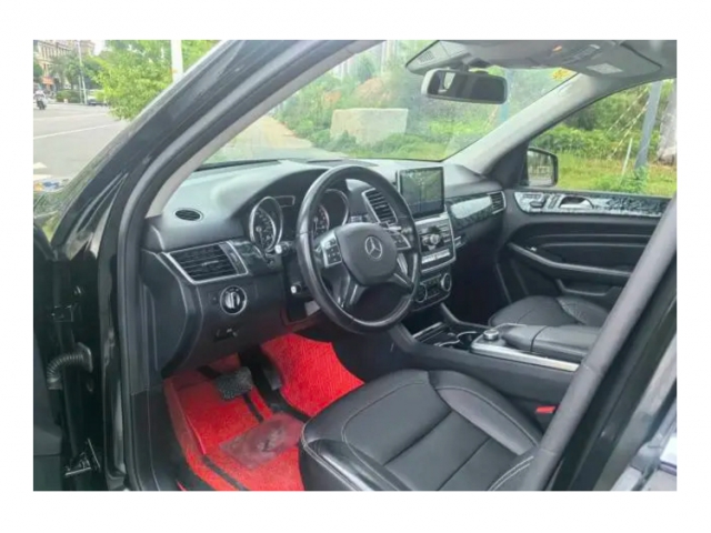 奔驰 M级 2015款 ML 320 4MATIC一辆