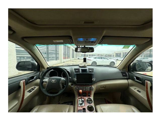 丰田 汉兰达 2009款 2.7L 两驱7座豪华导航版一辆