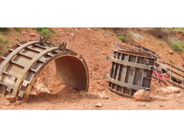 标的：废模板一批