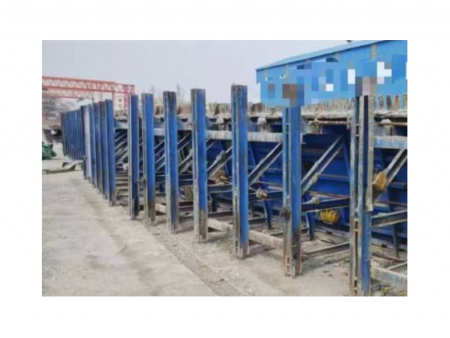 标的：废模板一批