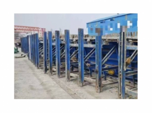 标的：废模板一批