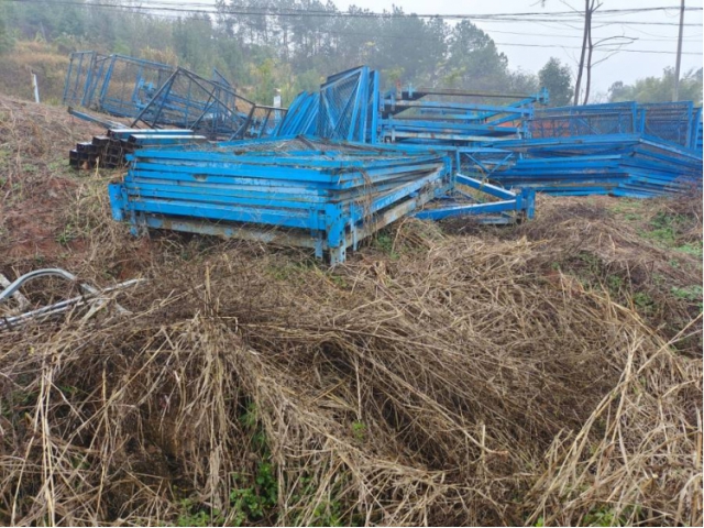 标的：废模板一批